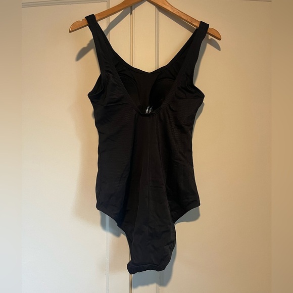 Women’s Hurley Black Ribbed One Piece Swimsuit - Picture 2 of 6